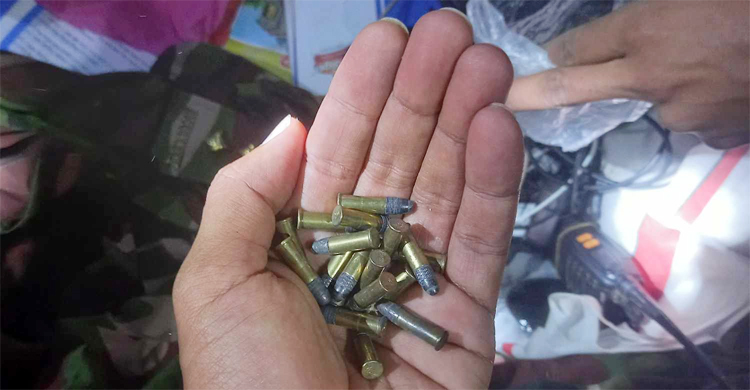 ইউপিডিএফের আস্তানায় সেনাবাহিনীর অভিযান, গোলাবারুদ উদ্ধার