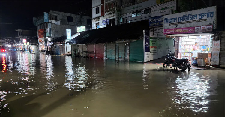 ৩ বিভাগে নদীসংলগ্ন নিম্নাঞ্চলে বন্যার আভাস