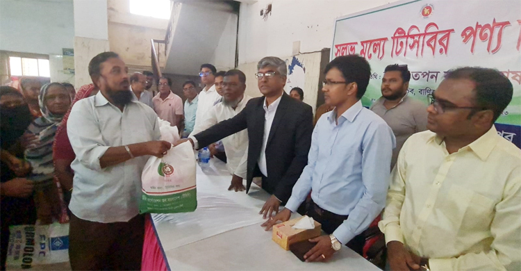 দাম নিয়ন্ত্রণে ডিম-আলু আমদানি করা হচ্ছে: বাণিজ্য সচিব