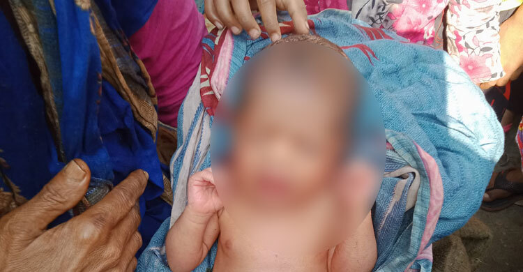 বাবার লাশবাহী অ্যাম্বুলেন্সে জন্ম হলো কন্যার