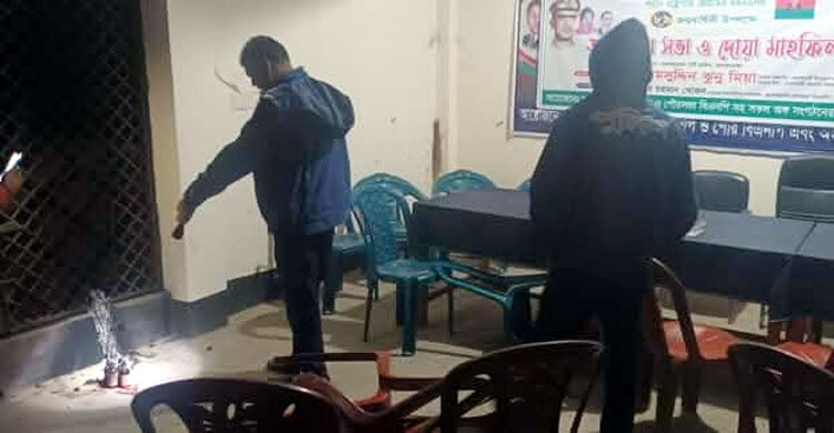 ফরিদপুরে বিএনপি কার্যালয়ে পেট্রলবোমা বিস্ফোরণ