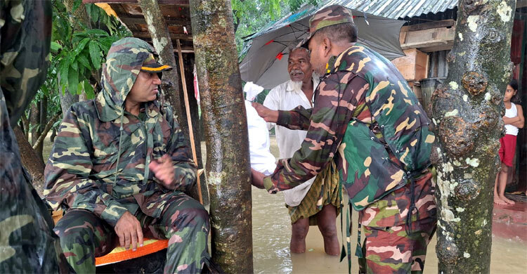 ফেনীতে উদ্ধার ও ত্রাণ কার্যক্রমে সেনাবাহিনী