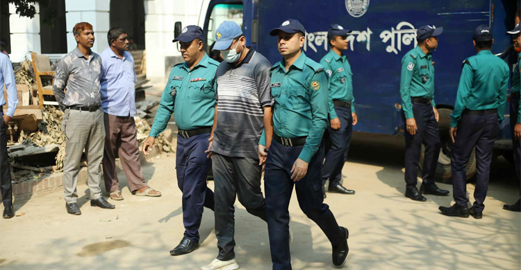 সাবেক আইজিপি-এনটিএমসি মহাপরিচালকসহ ৮ জনকে ট্রাইব্যুনালে হাজির