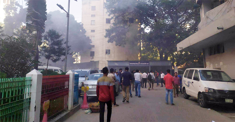 ঢাকা বিভাগীয় কমিশনারের কার্যালয়ের সামনে ককটেল বিস্ফোরণ