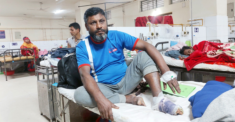 মিস ফায়ারে চা দোকানি গুলিবিদ্ধ, কনস্টেবল বরখাস্ত