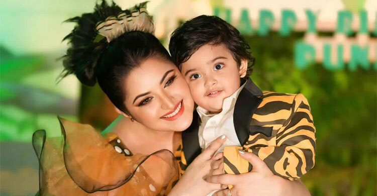 ছেলেসহ হাসপাতালে ভর্তি পরীমনি