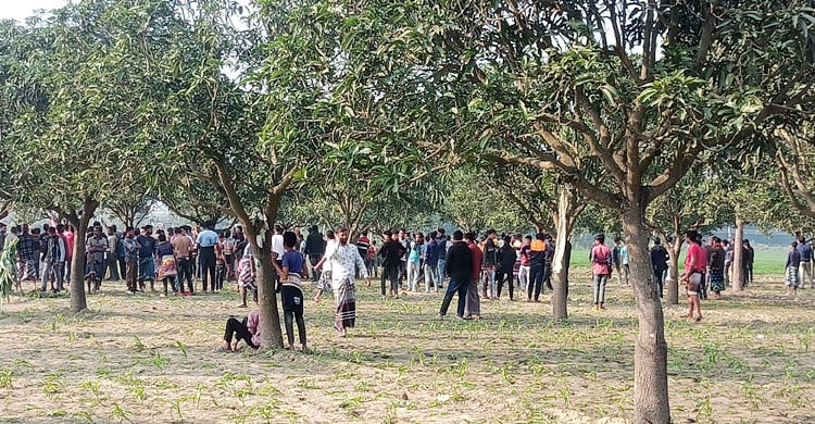 লালমনিরহাটের দহগ্রাম সীমান্তের শূন্যরেখায় গত ১০ জানুয়ারি কাঁটাতারের বেড়া দেয় বিএসএফ/ফাইল ছবি