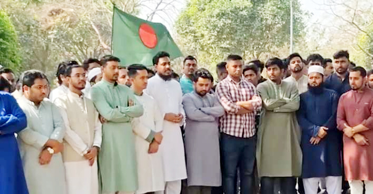 রায়েরবাজারে কবরস্থানে জুলাই শহীদদের প্রতি শ্রদ্ধা জানালো এনসিপি