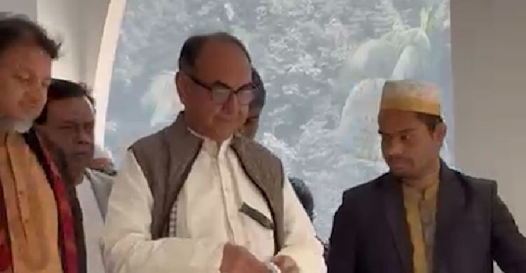 বেগম খালেদা জিয়ার মোনাজাতে গুলশান আজাদ মসজিদে মির্জা আব্বাস