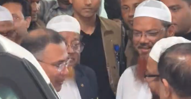 সৌজন্য সাক্ষাৎ এ তারেক রহমানকে পেয়ে উচ্ছ্বসিত শিশুরা