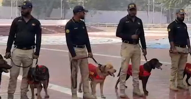 শহীদ মিনারে ডিএমপি ও র‍্যাবের ডগ স্কোয়াড!