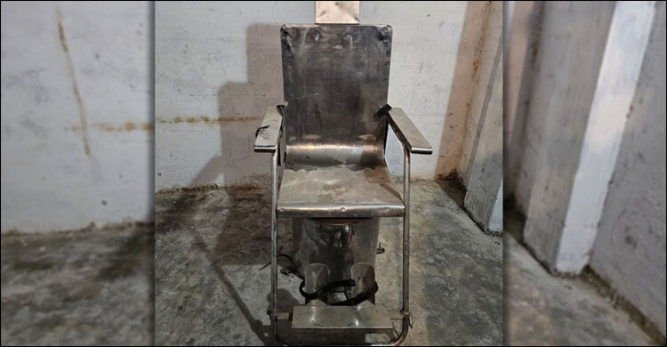 ইলেকট্রিক শক দিলে পোড়া মাংসের গন্ধ পেতেন