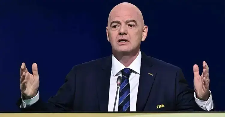 রাশিয়ার ওপর থেকে নিষেধাজ্ঞা তুলে নিতে চান ফিফা সভাপতি
