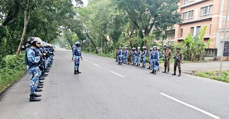 থমথমে গোপালগঞ্জে কারফিউ চলছে