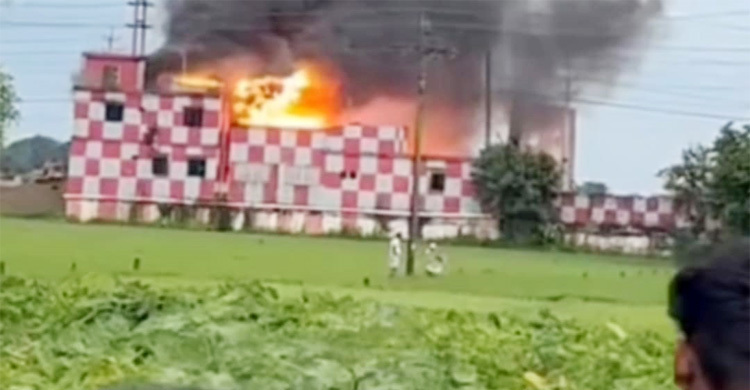 Fire at filling station after blast destroys 11 vehicles, injures 6