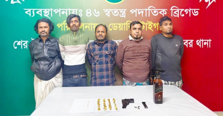 মোহাম্মদপুরে পিস্তল ও পেট্রোলবোমাসহ গ্রেফতার ৫