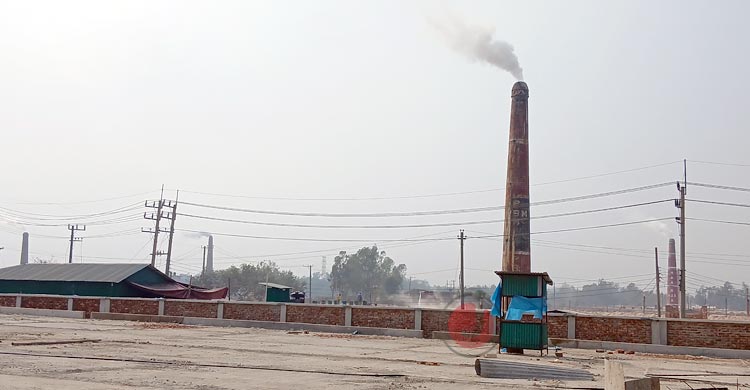 নাকের ডগায় ৩০০ অবৈধ ইটভাটা, জরিমানায় দায় সারছে প্রশাসন