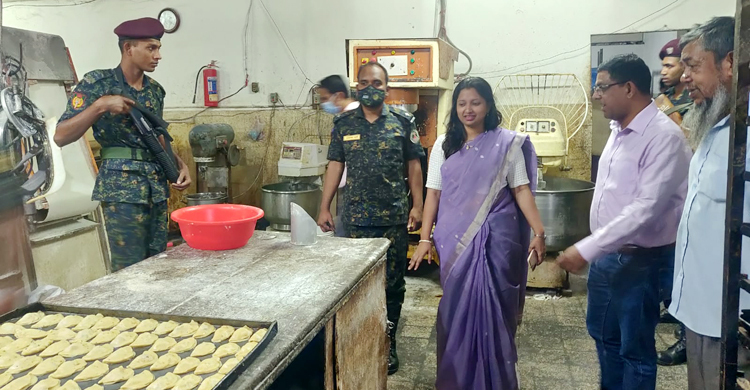নবাবপুরের ‘ডিসেন্ট পেস্ট্রি শপ’কে তিন লাখ টাকা জরিমানা