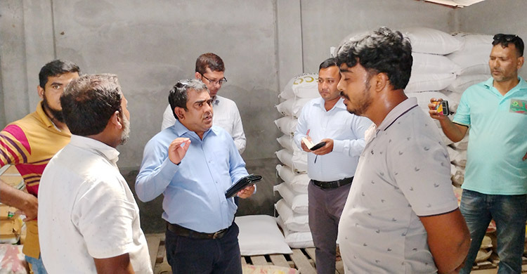 চুয়াডাঙ্গায় পাঁচ প্রতিষ্ঠানকে ভোক্তা অধিকারের জরিমানা