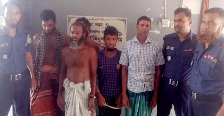 পিরোজপুরে নিষেধাজ্ঞার পরও ইলিশ ধরায় ৫ জেলের কারাদণ্ড