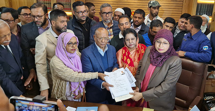 দলবল নিয়ে মনোনয়নপত্র জমা, ফেনী বিএনপিকে ১৫ হাজার টাকা জরিমানা