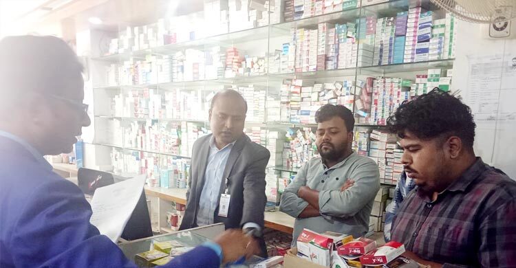 মেয়াদোত্তীর্ণ খাদ্য ও প্রসাধনী বিক্রি, ২ প্রতিষ্ঠানকে জরিমানা