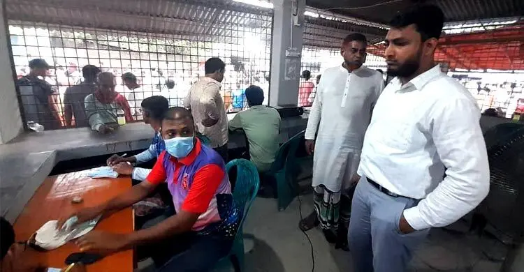 গরুর হাটে অতিরিক্ত খাজনা আদায়, ইজারাদারকে অর্ধলাখ টাকা জরিমানা