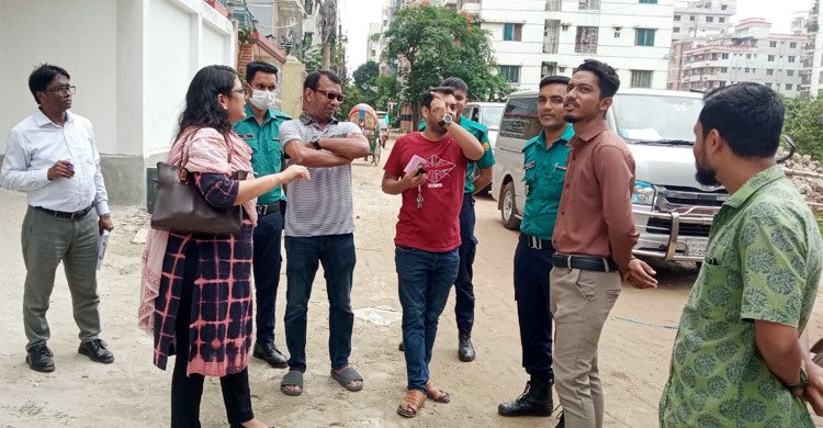 রাস্তায় নির্মাণসামগ্রী ফেলে রেখে বায়ুদূষণ, ৩ ব্যক্তিকে জরিমানা