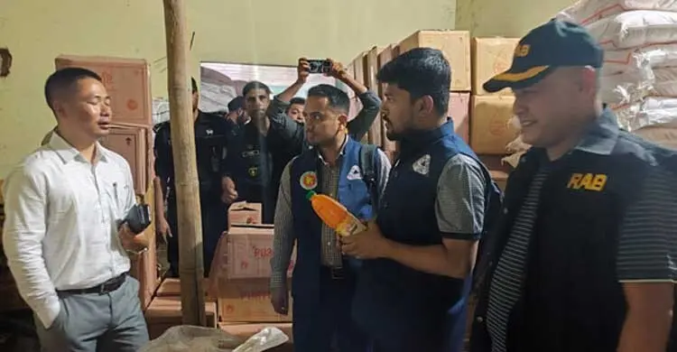 রাউজানে মেয়াদোত্তীর্ণ পণ্য: ১৮ প্রতিষ্ঠানকে লাখ টাকা জরিমানা