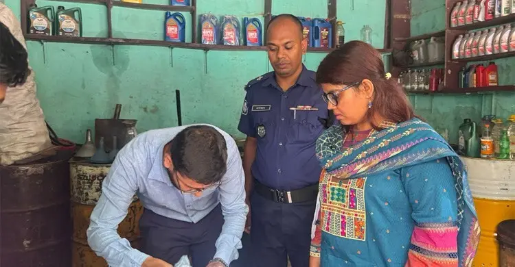 ১০ টাকা বেশি দামে অকটেন বিক্রি, ডিলারকে জরিমানা