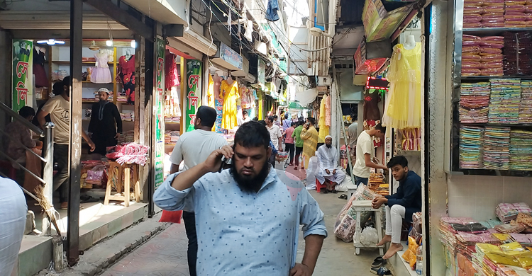 বঙ্গবাজারের আগুনে কপাল পুড়েছে নারায়ণগঞ্জের ব্যবসায়ীদের