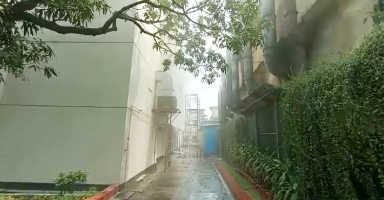 রূপগঞ্জে ওষুধ কারখানায় আগুন