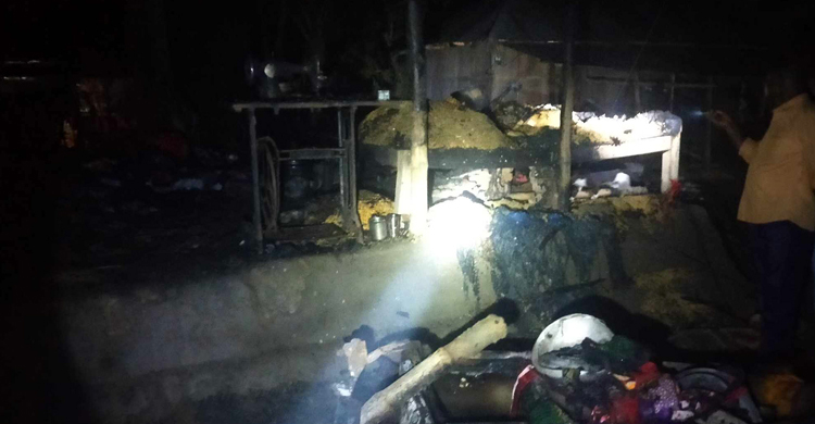 শর্টসার্কিটের আগুনে দুই বসতঘর পুড়ে ছাই