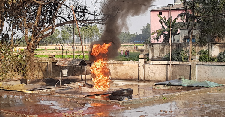 ফিলিং স্টেশনে তেলের রিজার্ভ ট্যাংকে আগুন, অর্ধকোটি টাকার ক্ষতি