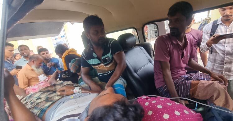 বঙ্গোপসাগরে দুই ট্রলারে ডাকাতি, গুলিবিদ্ধসহ আহত ৮