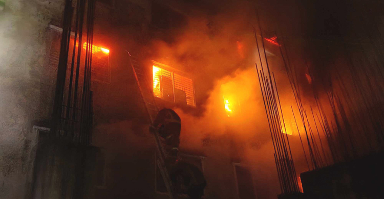 পানি সংকটে বাড়ছে তীব্রতা, নিয়ন্ত্রণে যোগ দিয়েছে নৌবাহিনী-পুলিশ