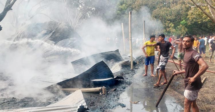 রাজশাহীতে ক্যারেটের গোডাউনে আগুন, কোট টাকার ক্ষতি