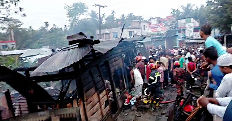 বাগেরহাটে আগুনে ৯ দোকান পুড়ে ছাই, অর্ধকোটি টাকার ক্ষতি