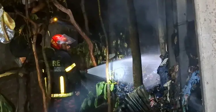 কিশোরগঞ্জে তুলার গুদামে অগ্নিকাণ্ড