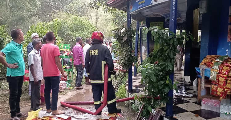 দোকানে থাকা সিলিন্ডারে অগ্নিকাণ্ড, লাখ টাকার ক্ষতি