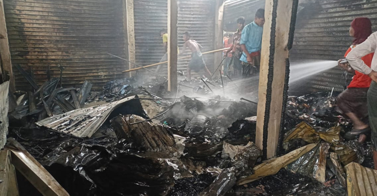 রোহিঙ্গা ক্যাম্পে ফের আগুন, ৩২ দোকান ভস্মীভূত