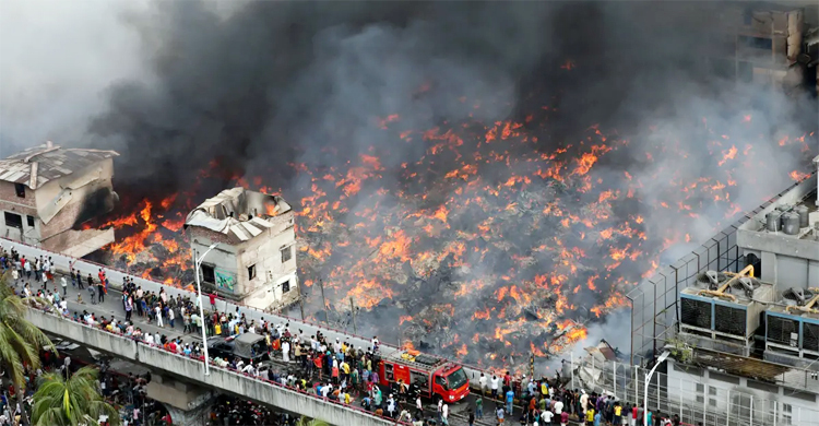 ঈদের আগেই ক্ষতিপূরণের টাকা চান দোকান কর্মচারীরা
