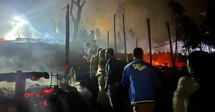 রোহিঙ্গা ক্যাম্পে আগুনে পুড়লো অর্ধশত ঘর