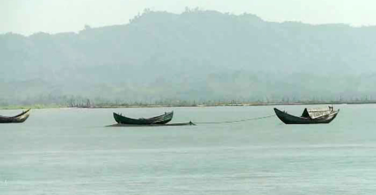 Shots fired from Myanmar at Bangladeshi trawler