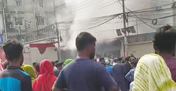 মিরপুরে আগুনে পুড়লো লেপ-তোশকের দোকান