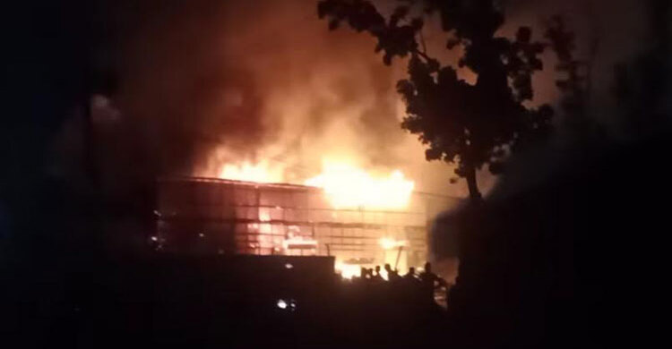 রূপগঞ্জে ঝুটের গোডাউনে ভয়াবহ অগ্নিকাণ্ড