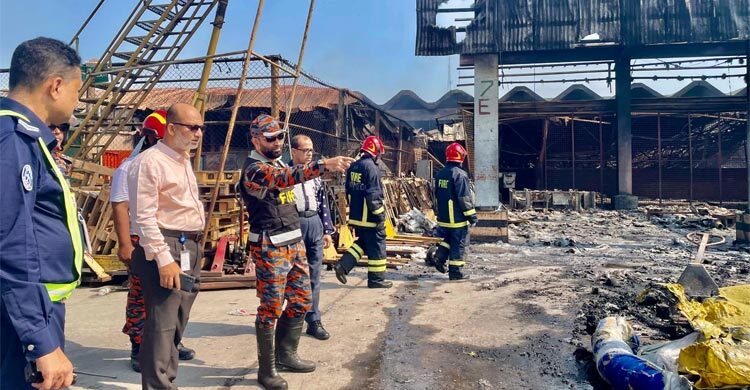 বিকেল ৪টার মধ্যে আগুন সম্পূর্ণ নির্বাপণের আশা ফায়ার সার্ভিসের