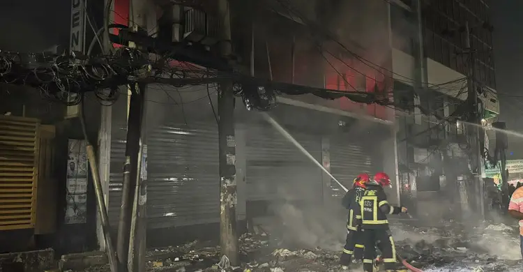 প্রথম আলোর আগুন আশপাশে ছড়িয়ে পড়ার আশঙ্কা