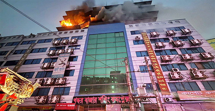 গুলিস্তানে বহুতল ভবনে আগুন, নিয়ন্ত্রণে ৯ ইউনিট