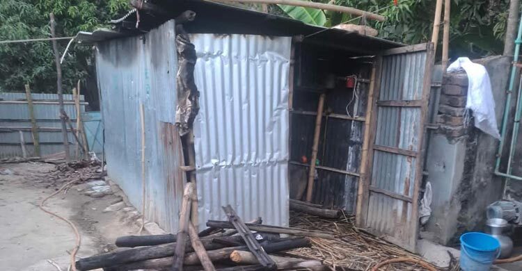 কুষ্টিয়ায় জামায়াত নেতার বাড়িতে অগ্নিসংযোগ